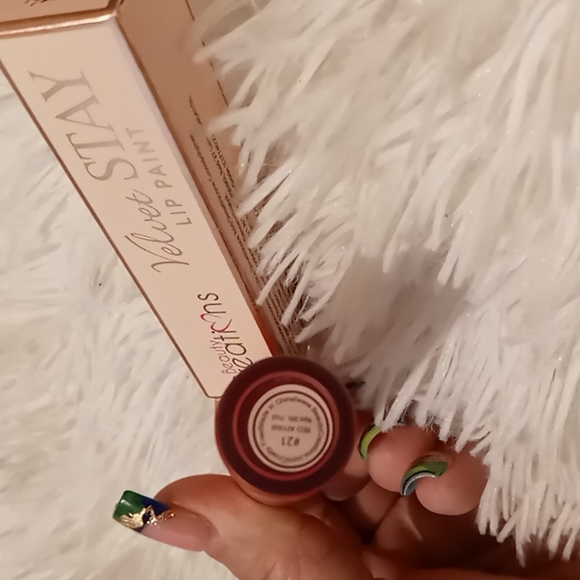 Beauty Creations Velvet Stay “Red Affair” - Picture 10 of 10